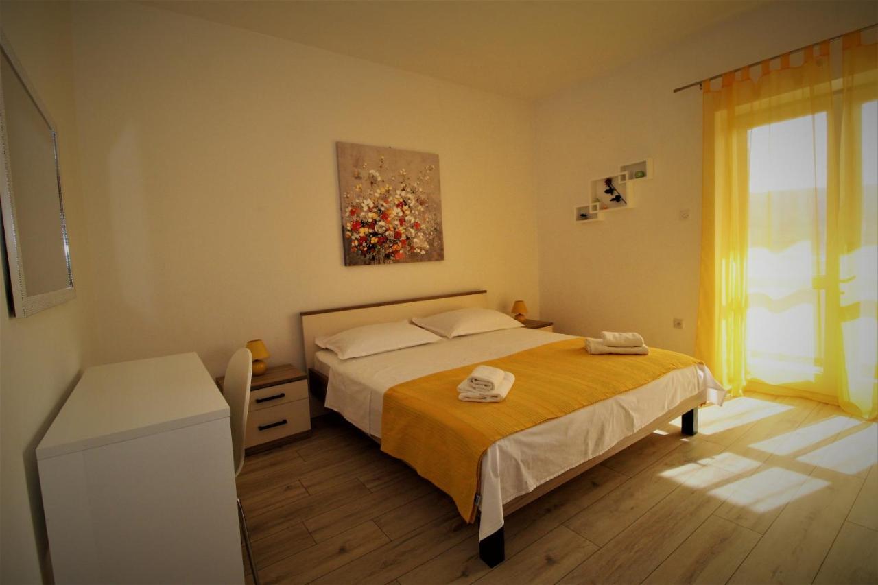Apartments And Rooms With Parking Space Pag - 13060 パグ エクステリア 写真