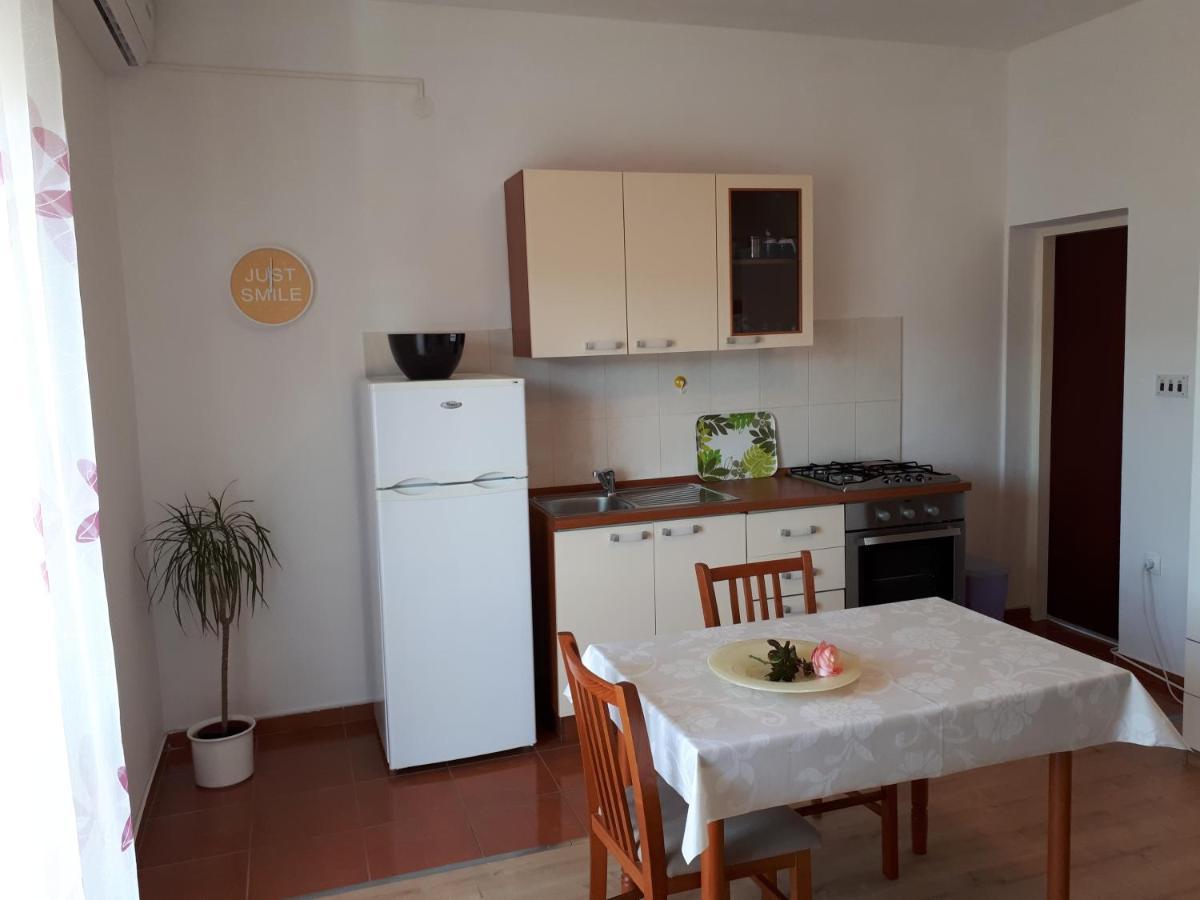 Apartments And Rooms With Parking Space Pag - 13060 パグ エクステリア 写真