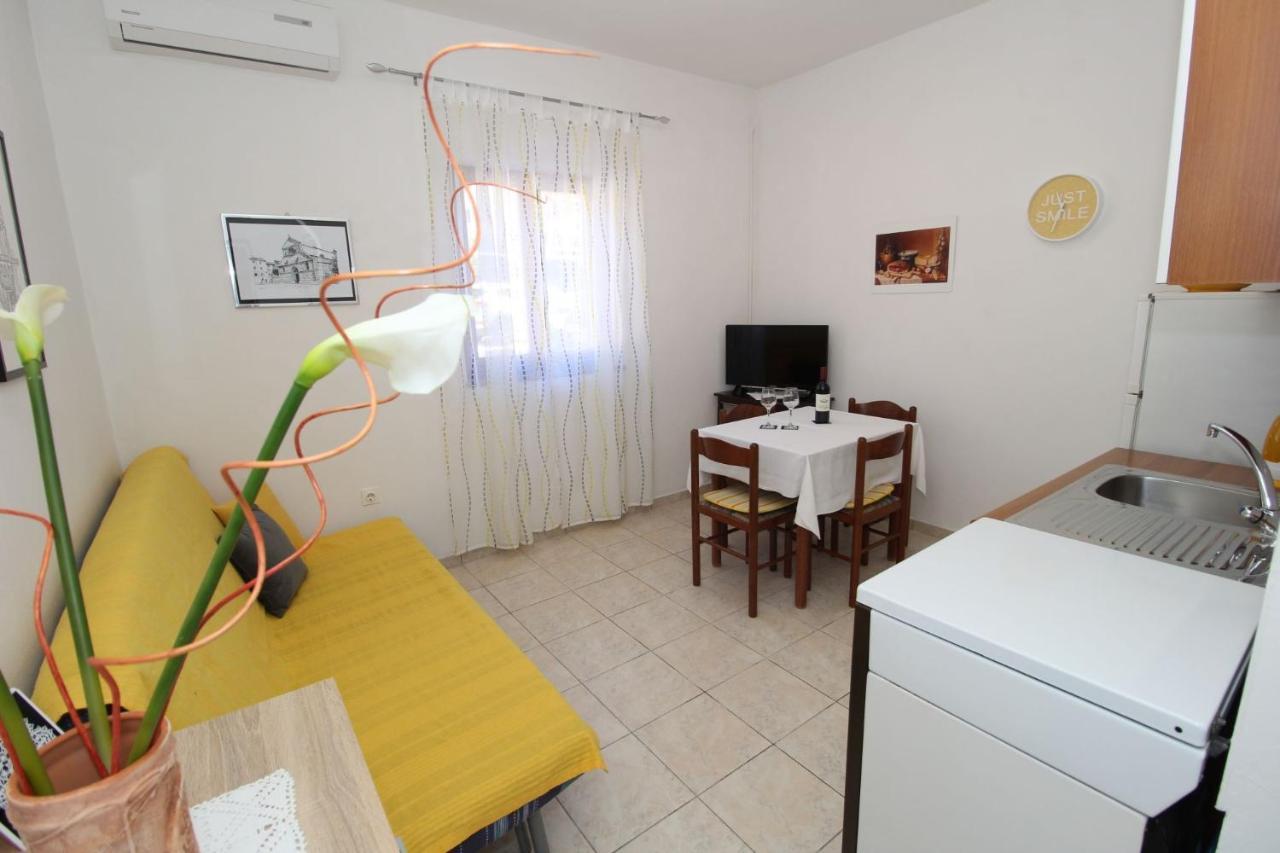 Apartments And Rooms With Parking Space Pag - 13060 パグ エクステリア 写真
